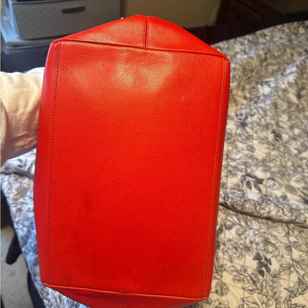 Selling a large coach tote bag